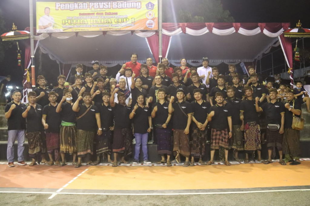 Bupati Giri Prasta Buka Turnamen Bola Voli Putra Baba Cup I